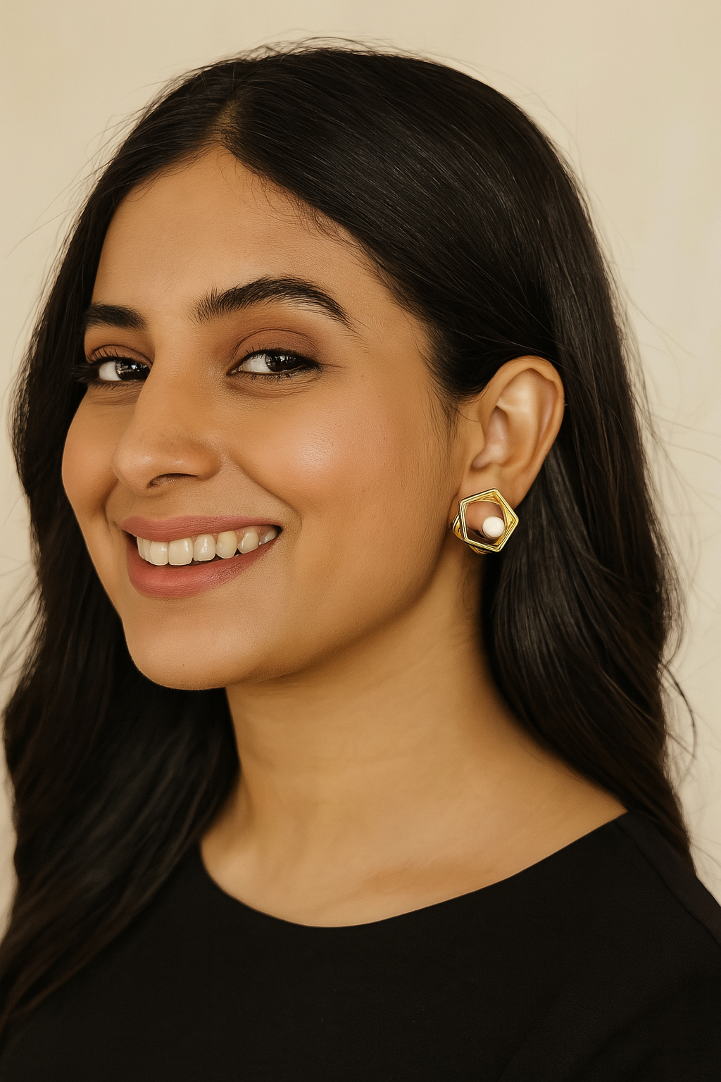 Elegant Twisted Gold Hoop Earrings with Lustrous Pearl – Timeless Designer Style